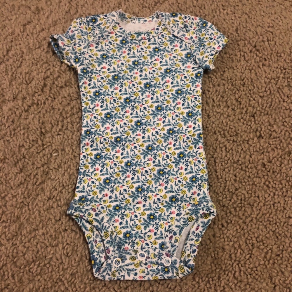 2 bodysuits